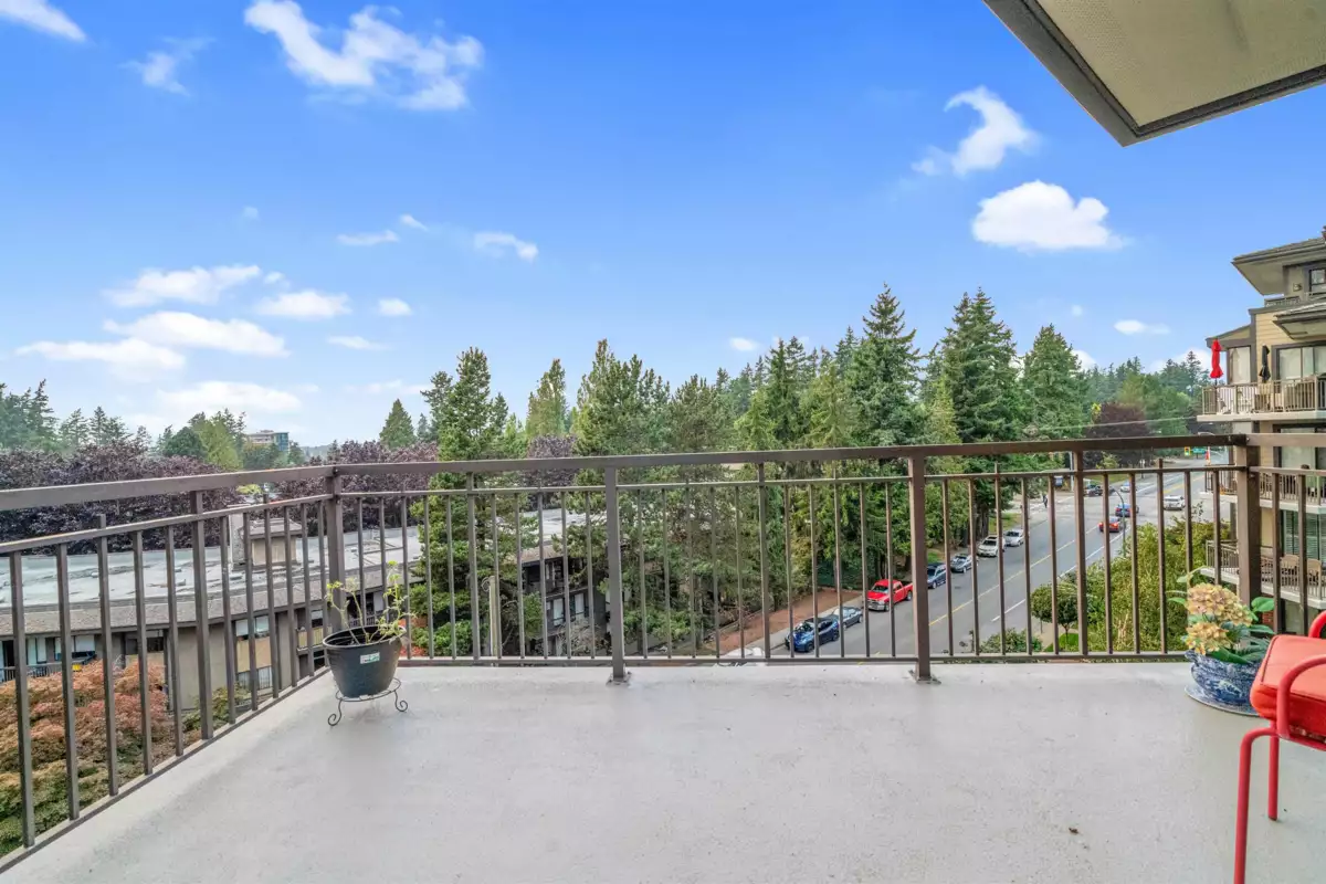 Hot Tub / Spa Photo of 603 1550 Martin Street, White Rock, BC