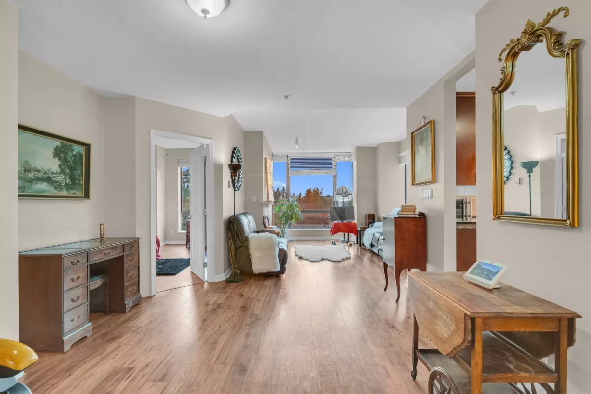 Kitchen Photo of 603 1550 Martin Street, White Rock, BC