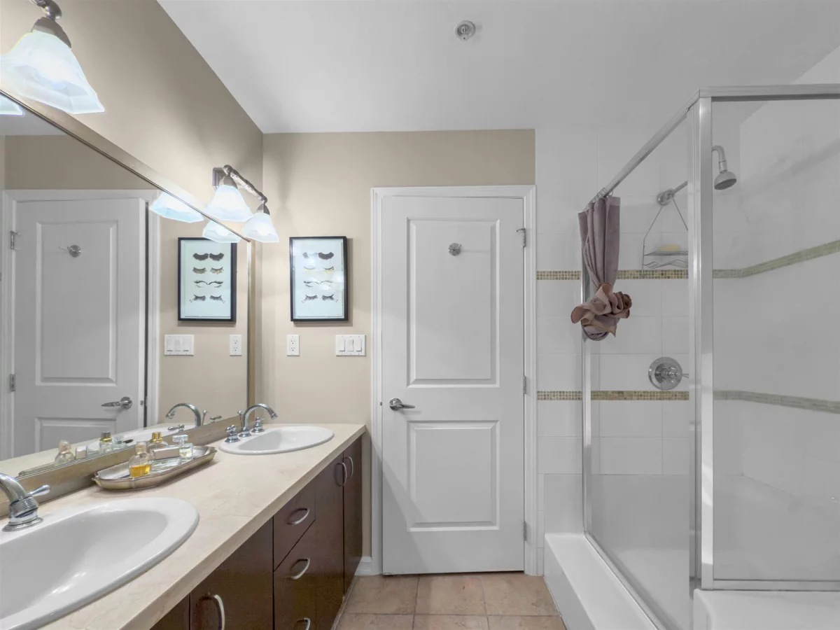 Mudroom Photo of 603 1550 Martin Street, White Rock, BC