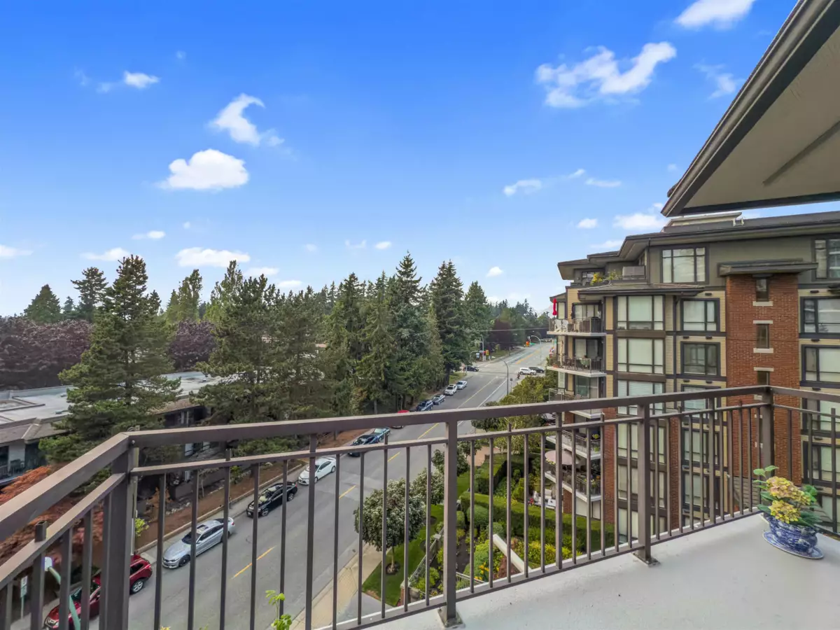 Outdoor Kitchen Photo of 603 1550 Martin Street, White Rock, BC