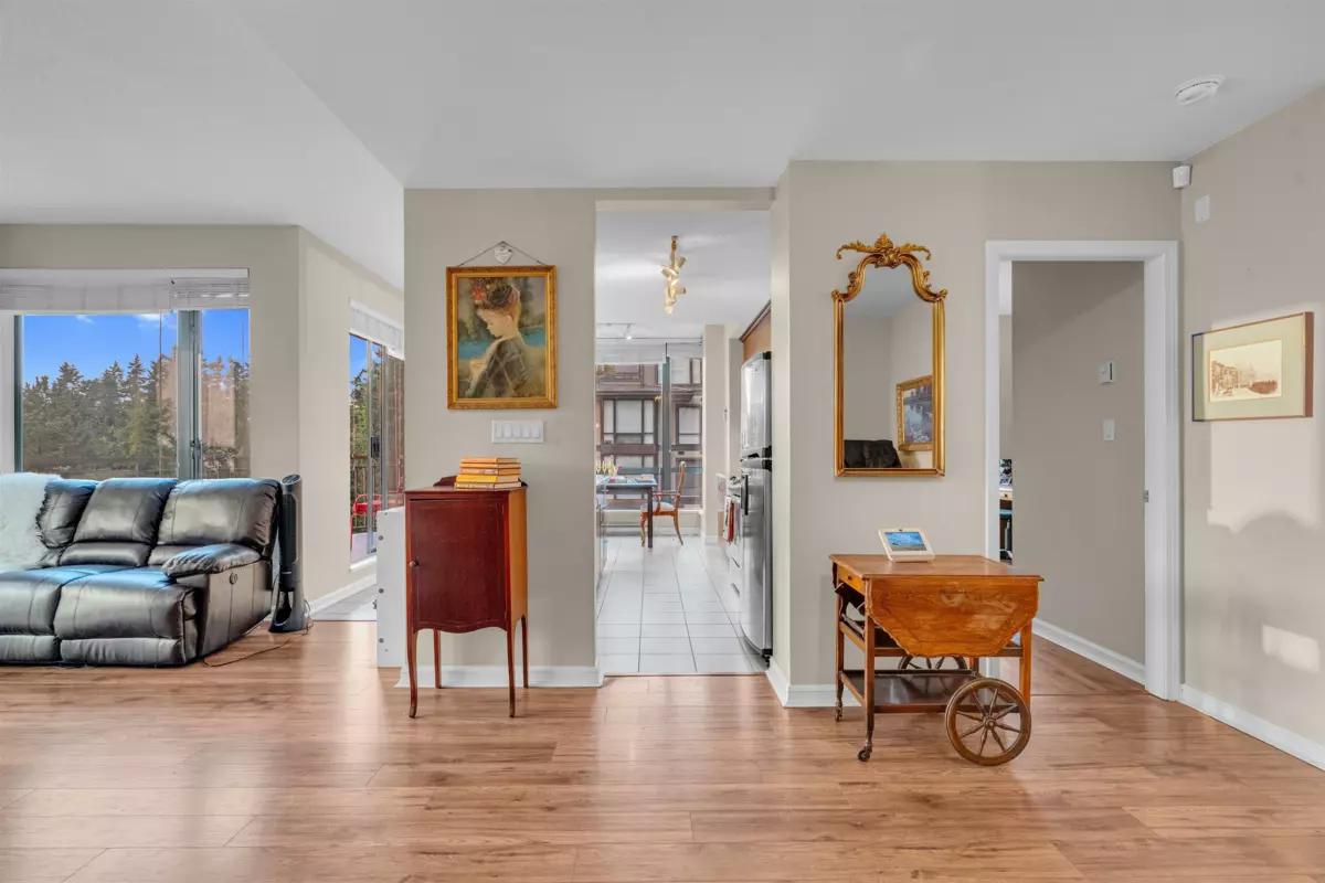 Pantry Photo of 603 1550 Martin Street, White Rock, BC