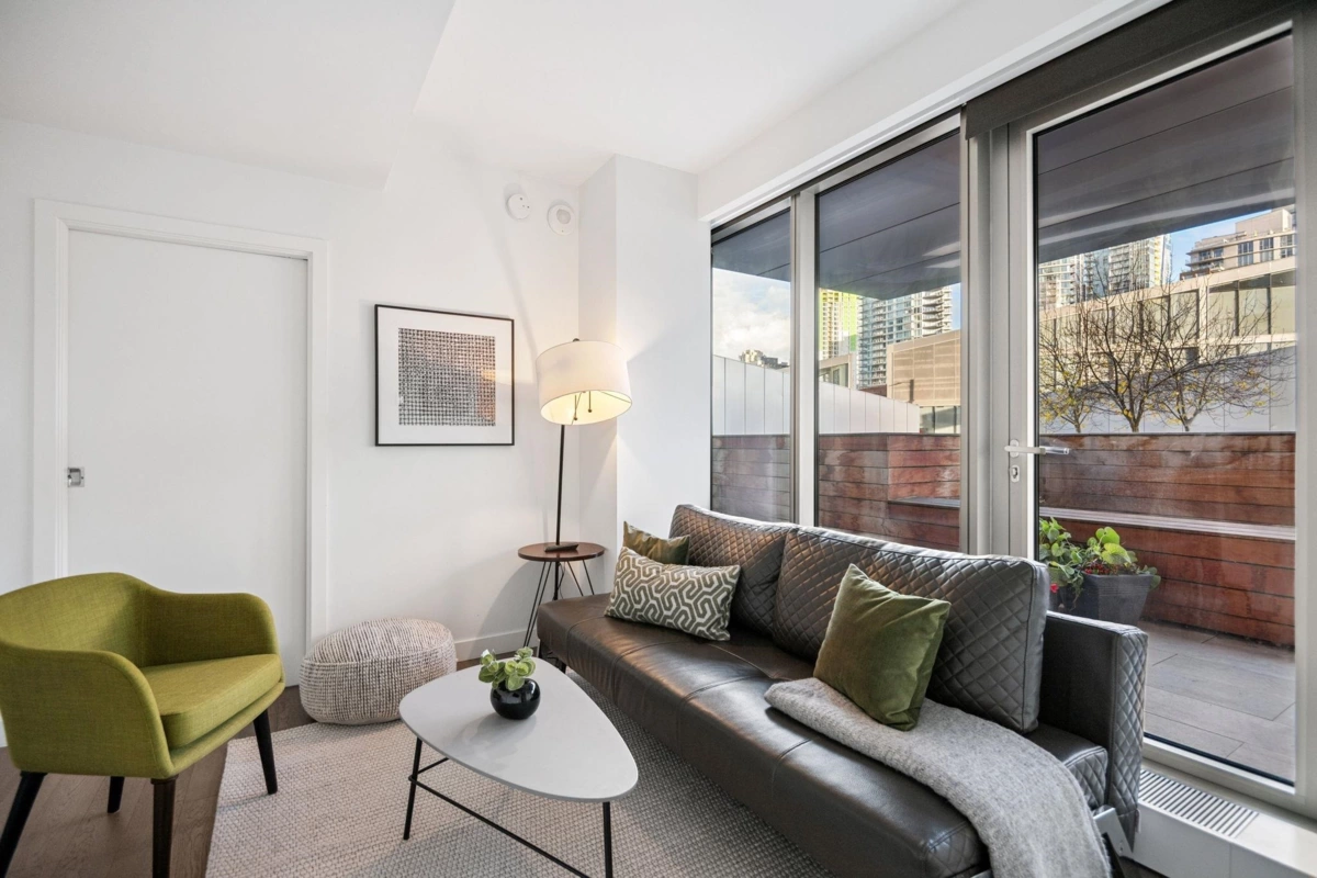 Dining Area Photo of 808 1480 Howe Street, Vancouver, BC