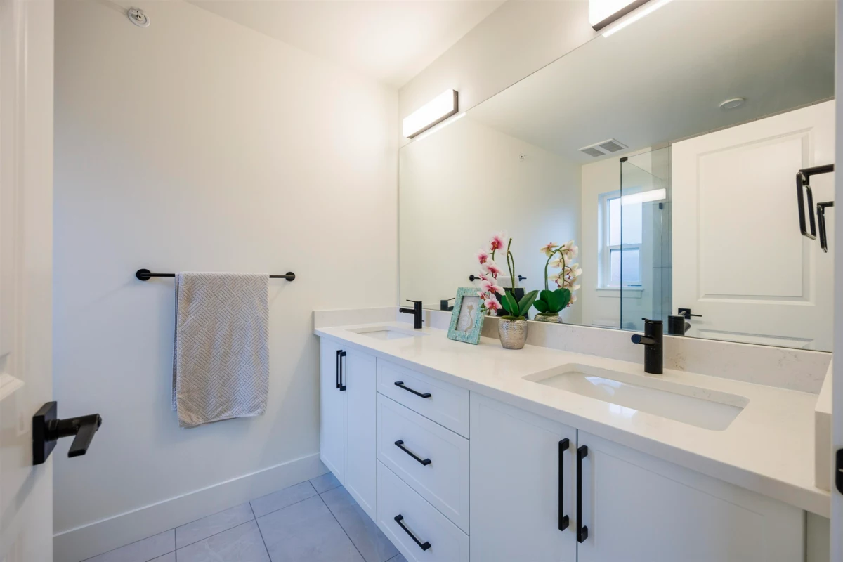 Front Yard Photo of 6 19935 75a Avenue, Langley, BC