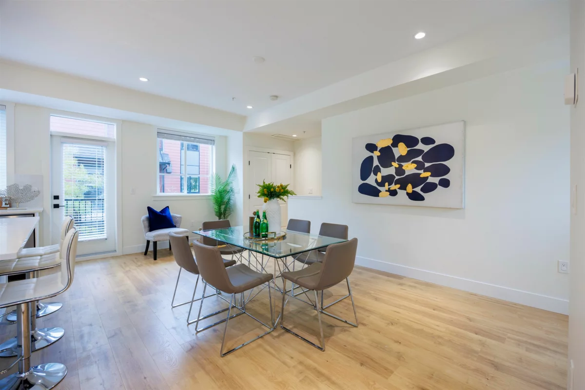 Kitchen Island Photo of 6 19935 75a Avenue, Langley, BC
