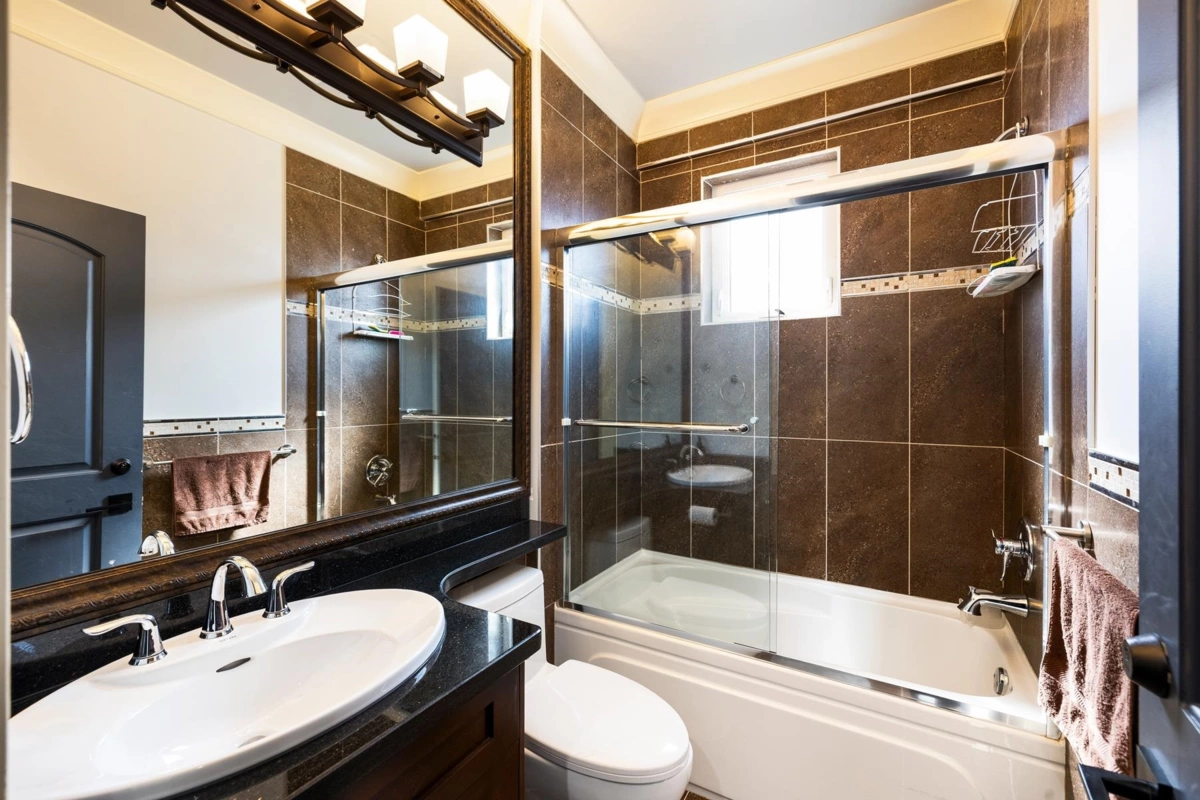 Primary Bathroom Photo of 2091 Mclennan Avenue, Richmond, BC