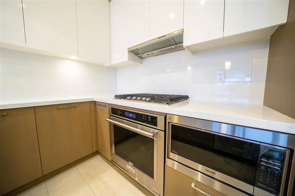 Kitchen Photo of 1905 3080 Lincoln Avenue, Coquitlam, BC