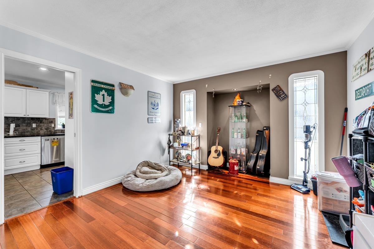 Breakfast Nook Photo of 16160 14b Avenue, Surrey, BC