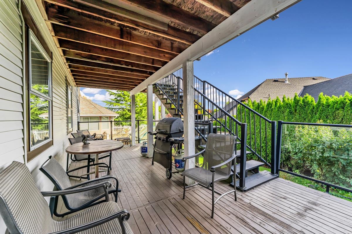 Family Room Photo of 16160 14b Avenue, Surrey, BC