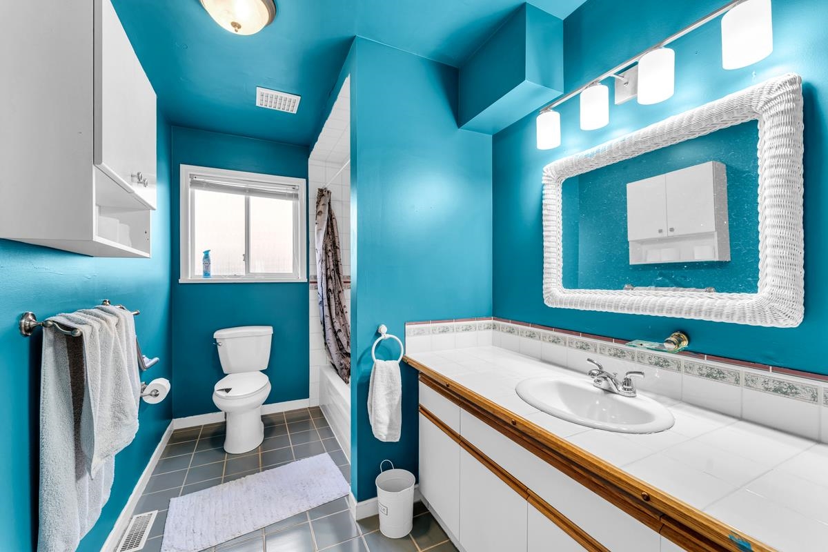 Hallway Photo of 16160 14b Avenue, Surrey, BC