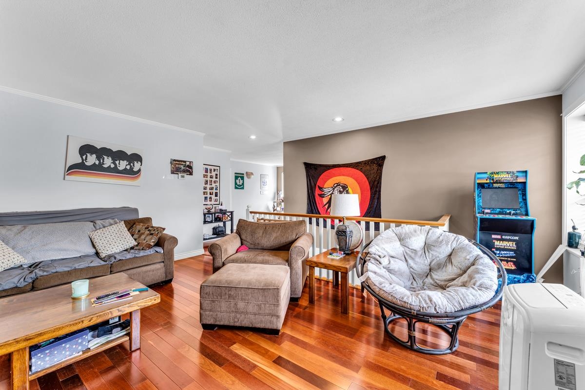 Kitchen Island Photo of 16160 14b Avenue, Surrey, BC