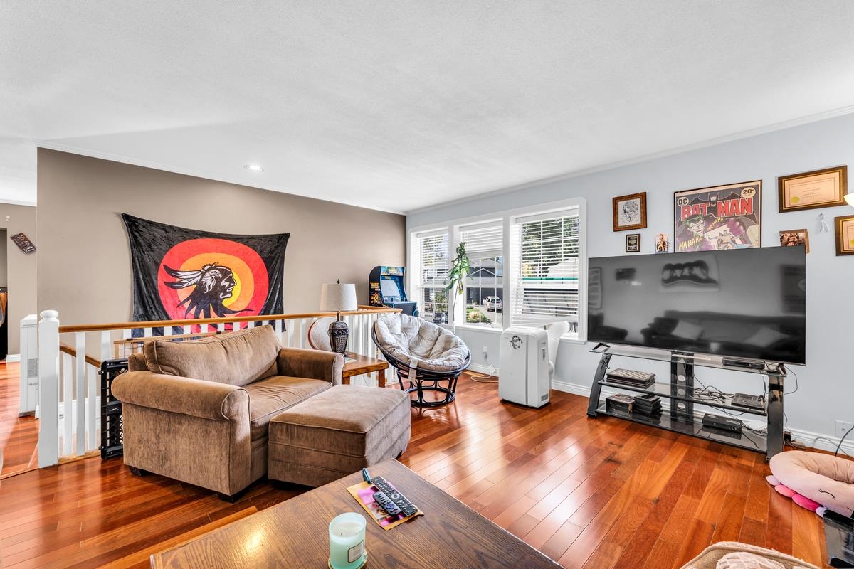 Kitchen Photo of 16160 14b Avenue, Surrey, BC