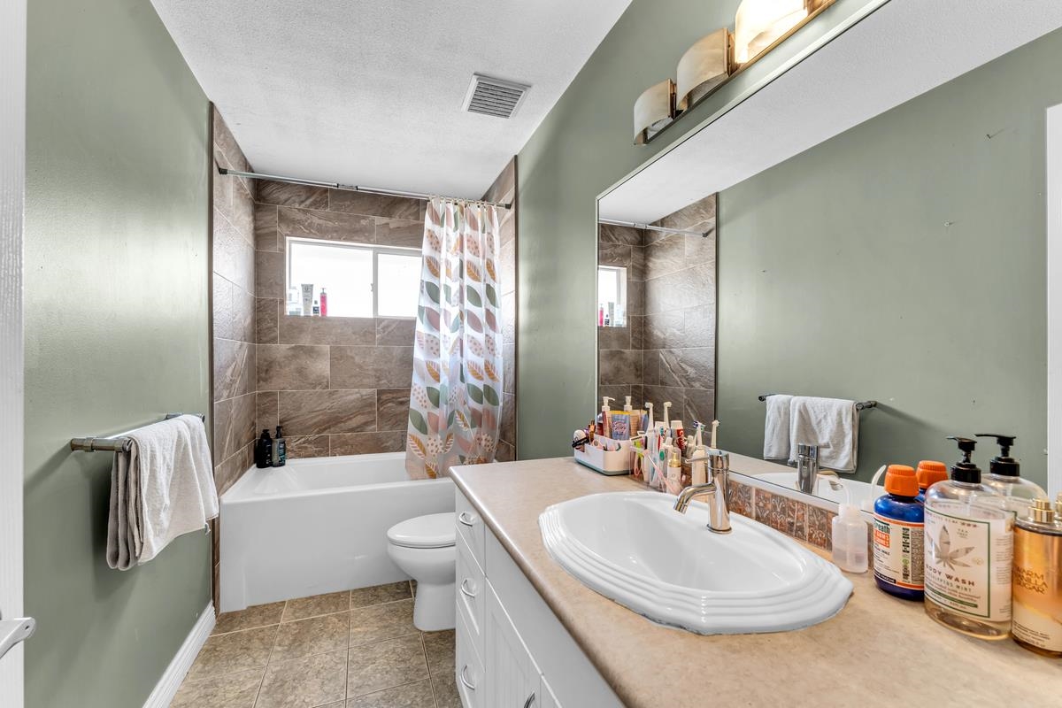 Powder Room Photo of 16160 14b Avenue, Surrey, BC