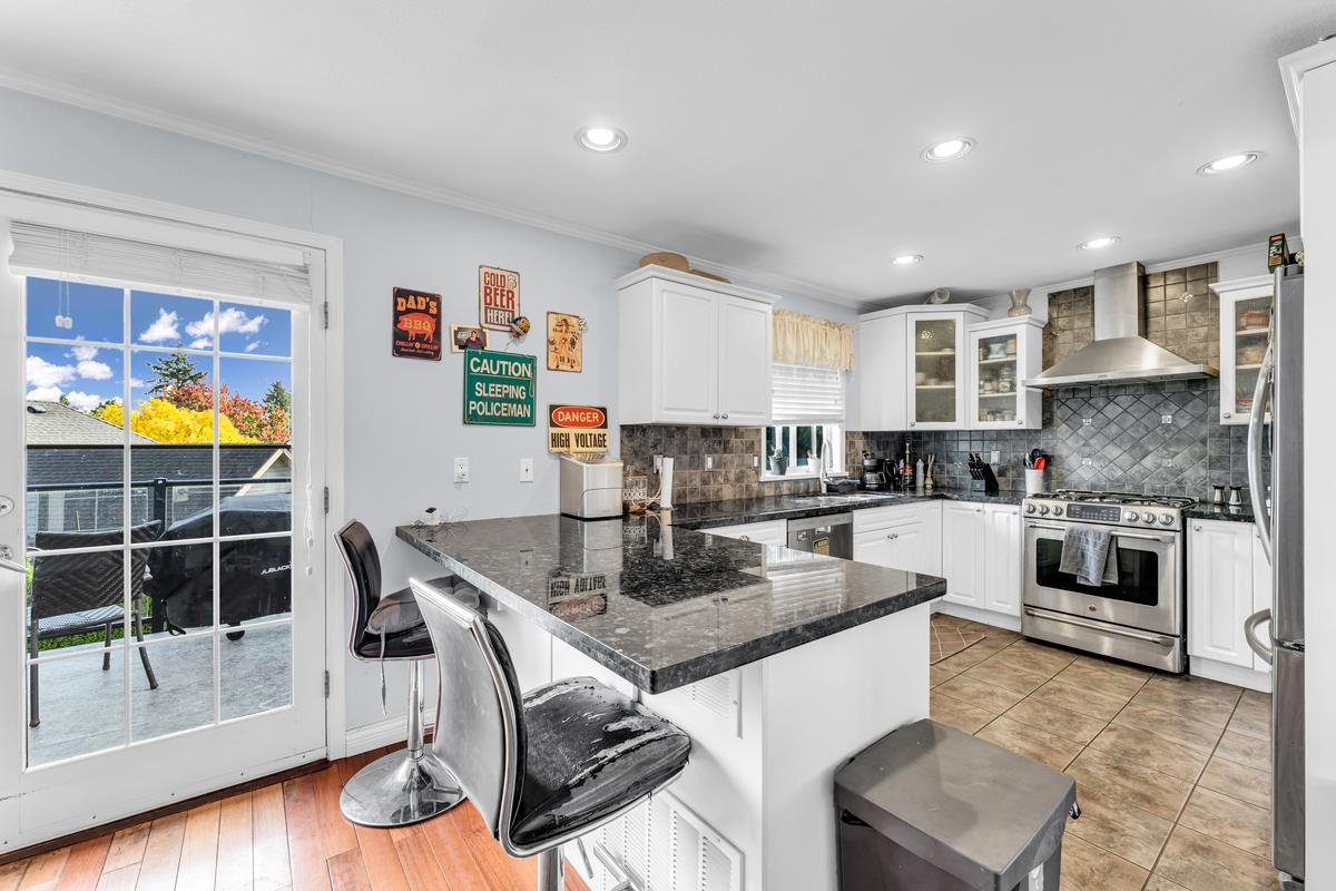 Primary Bathroom Photo of 16160 14b Avenue, Surrey, BC
