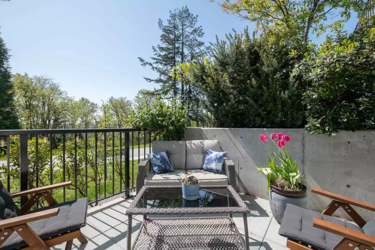 Breakfast Nook Photo of 111 747 E 3rd Street, North Vancouver, BC