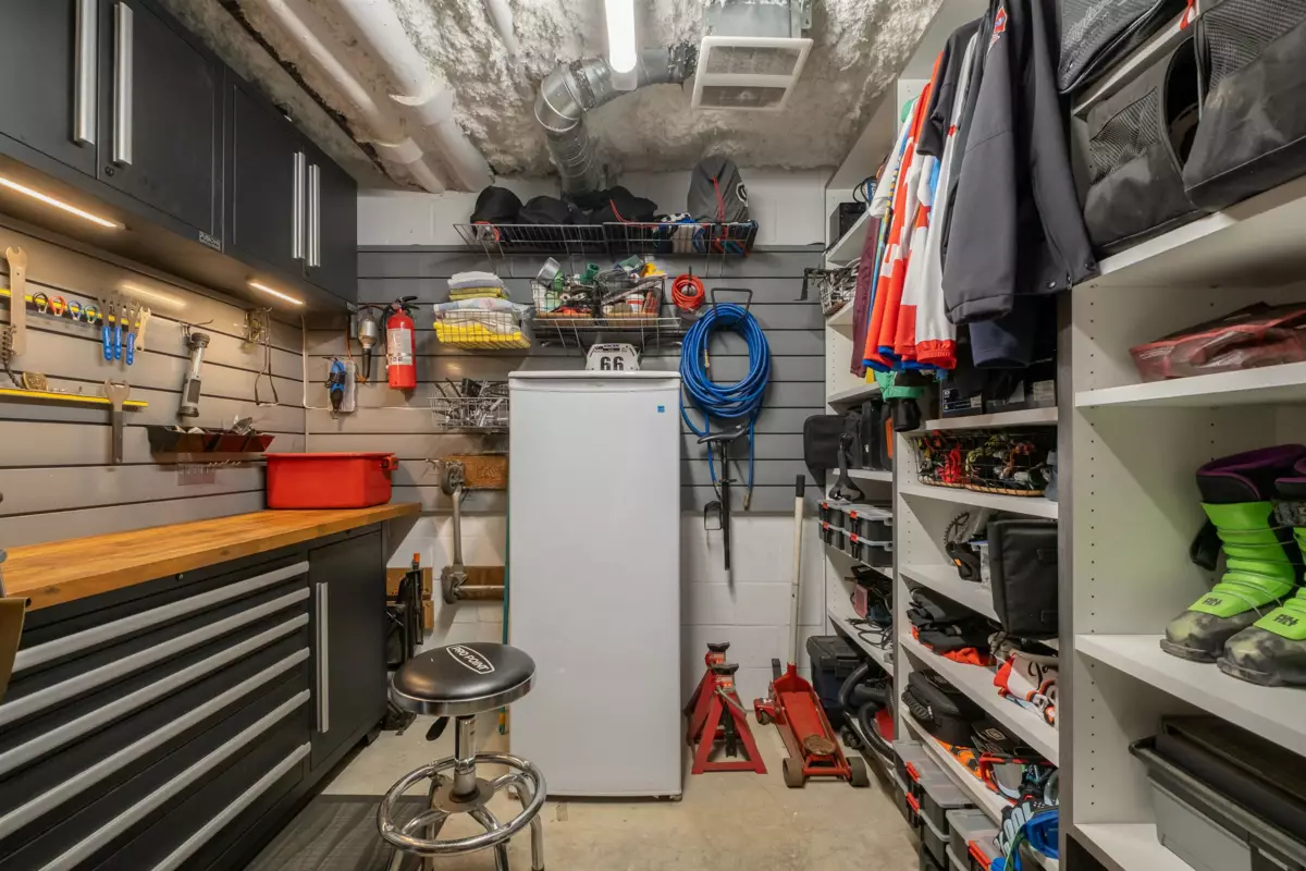 Front Yard Photo of 111 747 E 3rd Street, North Vancouver, BC