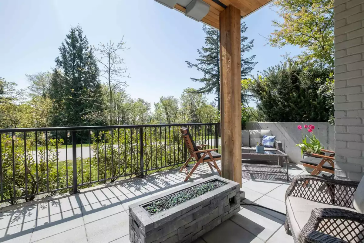 Kitchen Photo of 111 747 E 3rd Street, North Vancouver, BC