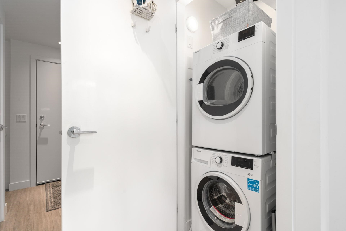 Outdoor Deck Photo of 111 747 E 3rd Street, North Vancouver, BC