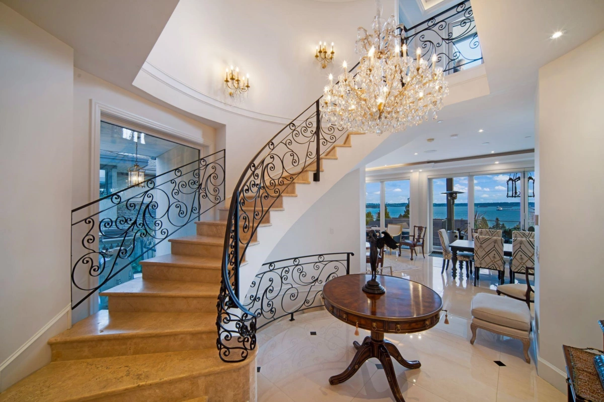 Entry Foyer Photo of 2538 Ottawa Avenue, West Vancouver, BC