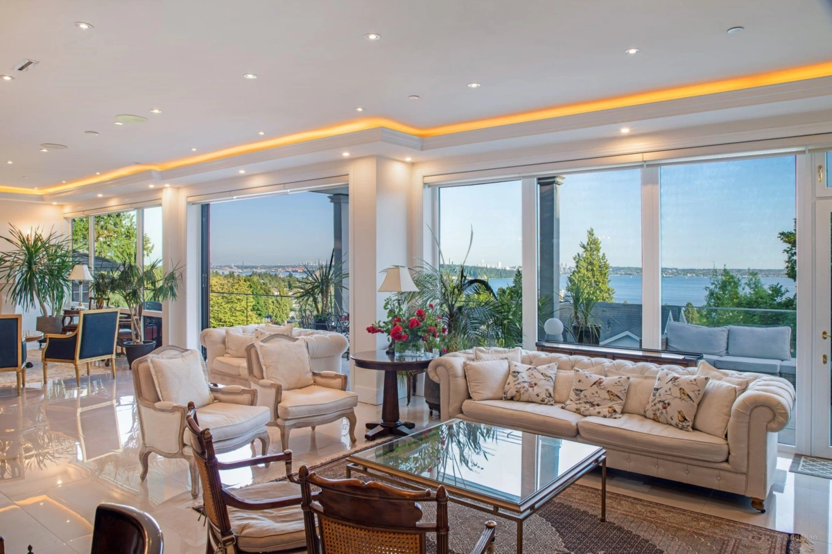 Family Room Photo of 2538 Ottawa Avenue, West Vancouver, BC