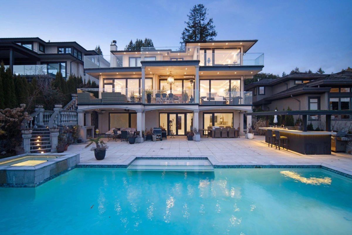 Fitness Center Photo Near 2538 Ottawa Avenue, West Vancouver, BC