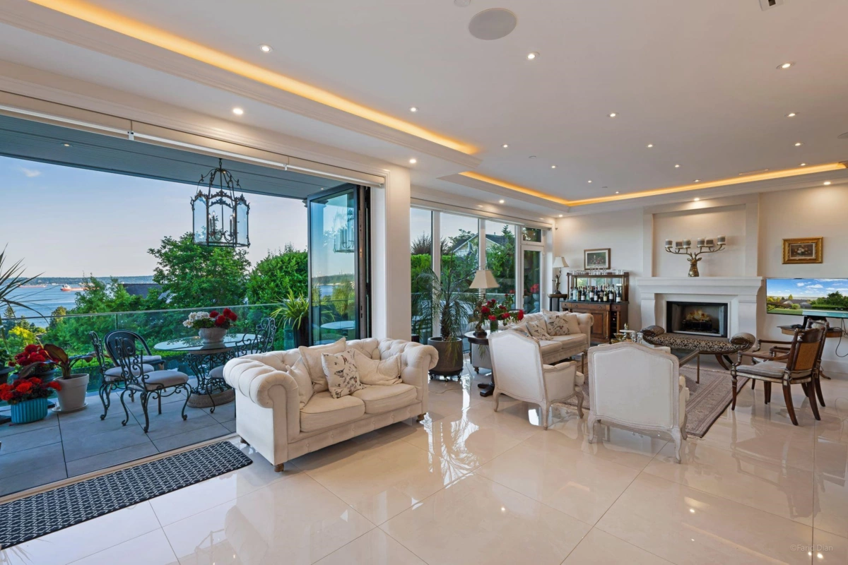 Guest Bathroom Photo of 2538 Ottawa Avenue, West Vancouver, BC