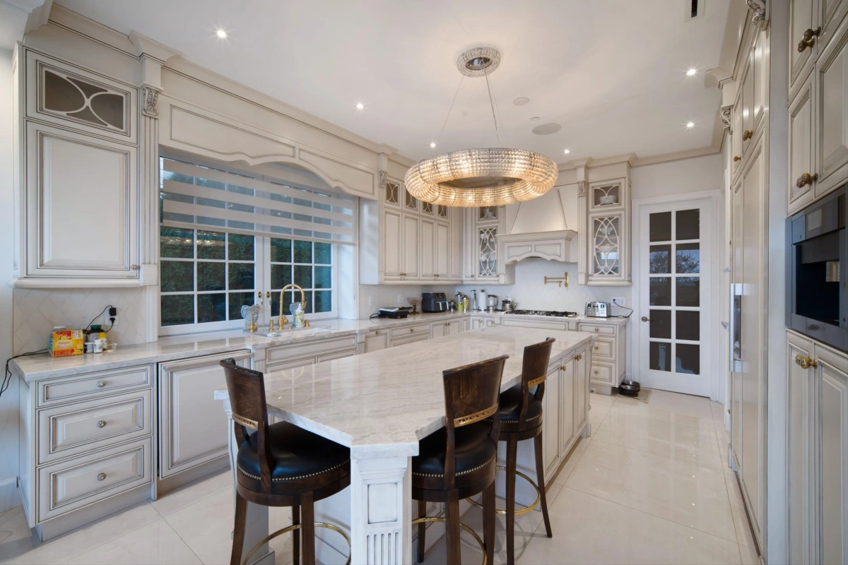 Hallway Photo of 2538 Ottawa Avenue, West Vancouver, BC