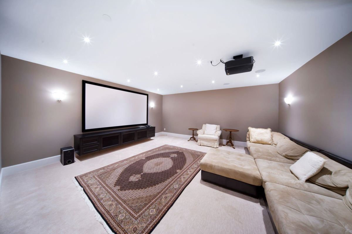 Hot Tub / Spa Photo of 2538 Ottawa Avenue, West Vancouver, BC