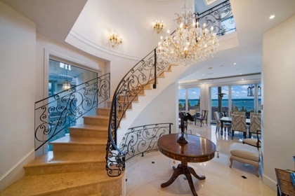 Entry Foyer Photo of 2538 Ottawa Avenue, West Vancouver, BC