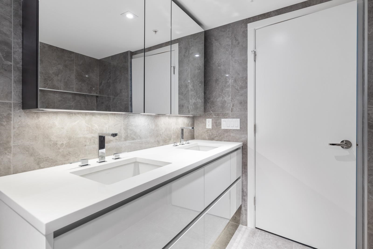 Kitchen Photo of 854 6328 No.3 Road, Richmond, BC