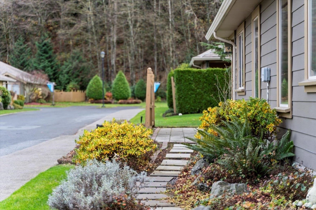 Dining Area Photo of 166 46000 Thomas Road, Chilliwack, BC
