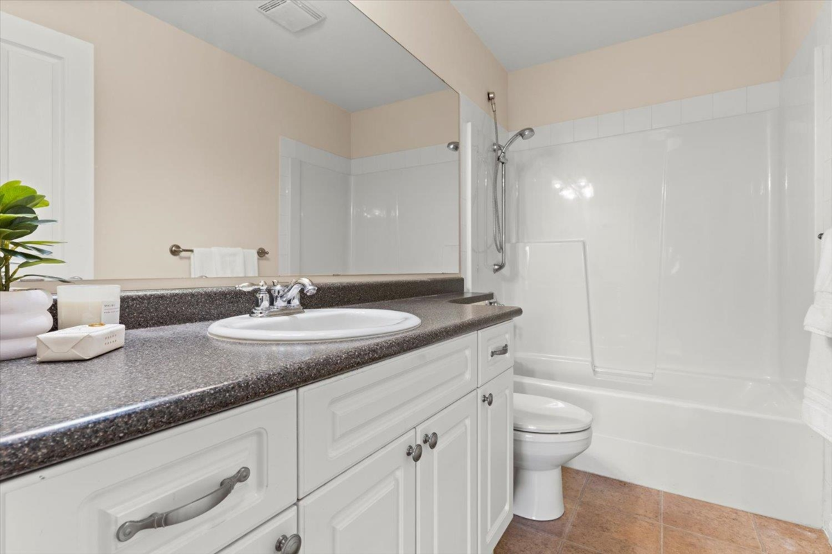 Hallway Photo of 166 46000 Thomas Road, Chilliwack, BC