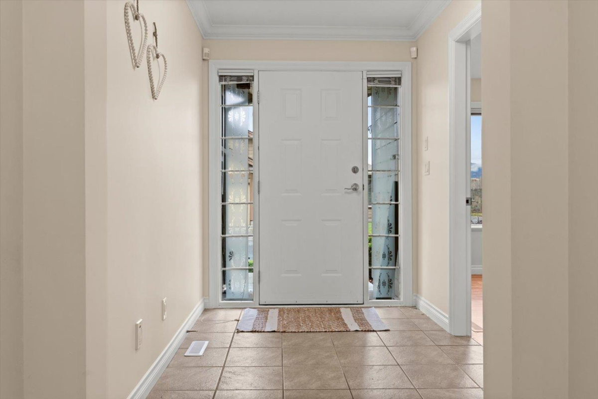 Kitchen Island Photo of 166 46000 Thomas Road, Chilliwack, BC