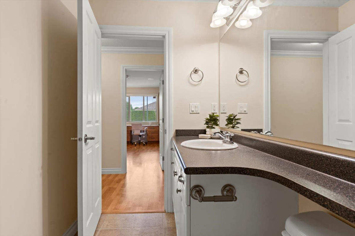 Staircase Photo of 166 46000 Thomas Road, Chilliwack, BC