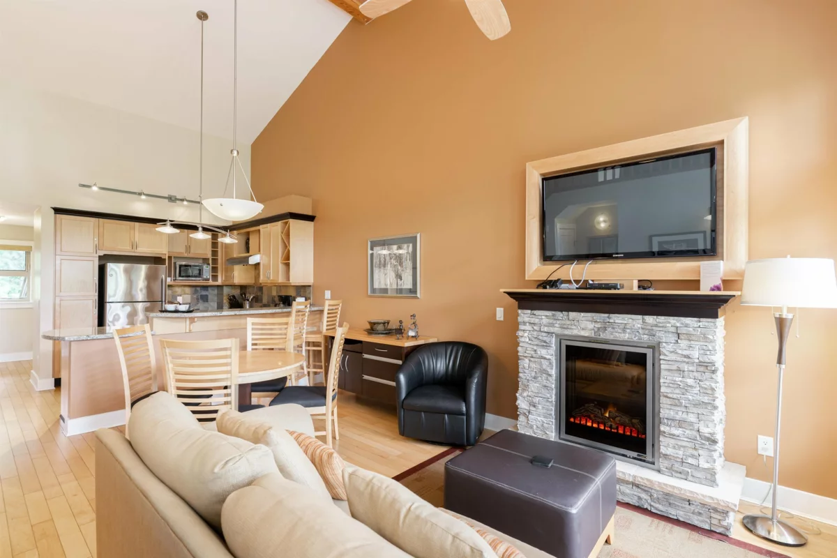 Breakfast Nook Photo of 30B 12849 Lagoon Road, Madeira Park, BC
