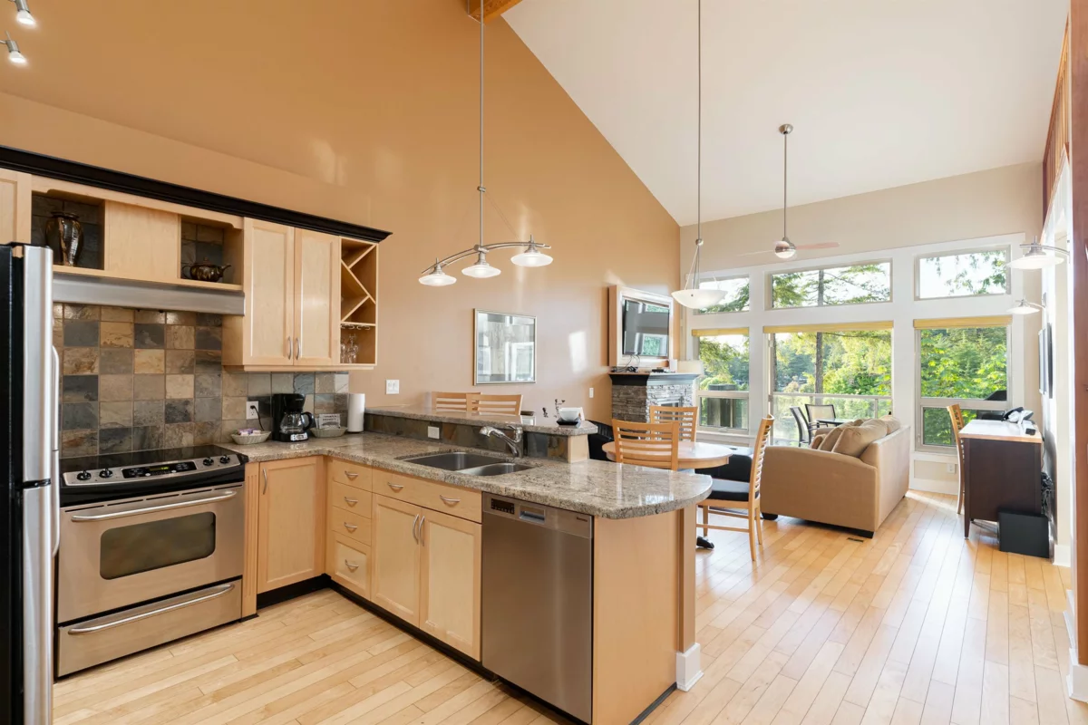 Dining Area Photo of 30B 12849 Lagoon Road, Madeira Park, BC