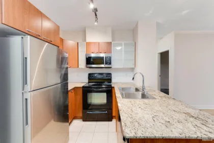 422 4078 Knight Street, Vancouver, BC, Vancouver — Apartment/Condo for sale
