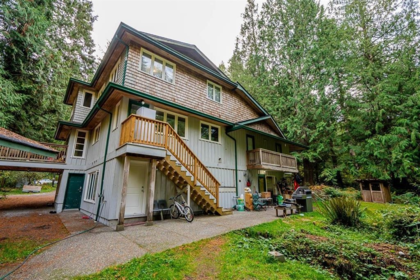Breakfast Nook Photo of 13127 28 Avenue, Surrey, BC