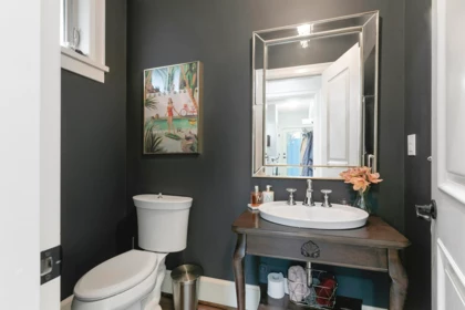 Guest Bathroom Photo of 518 E 16th Street, North Vancouver, BC