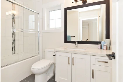 Hallway Photo of 16455 22 Avenue, Surrey, BC