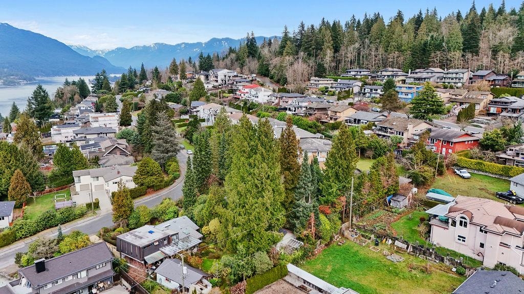 Kitchen Island Photo of 7258 Ridge Drive, Burnaby, BC