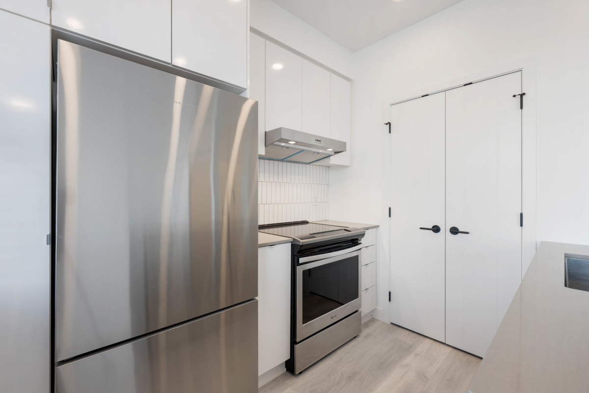 Primary Bathroom Photo of 307 32828 Landeau Place, Abbotsford, BC