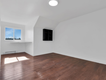 Hallway Photo of 27550 48 Avenue, Langley, BC