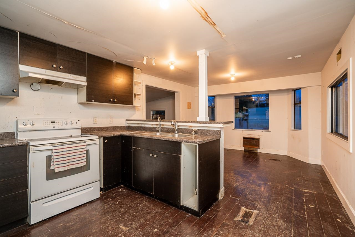 Kitchen Photo of 54 26892 Fraser Highway, Langley, BC