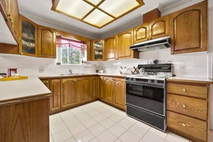 Walk-In Closet Photo of 7168 Sussex Avenue, Burnaby, BC