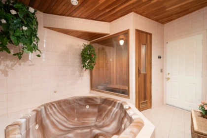 Guest Bathroom Photo of 4228 Rockridge Crescent, West Vancouver, BC