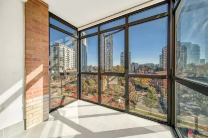 Kitchen Photo of 405 212 Davie Street, Vancouver, BC