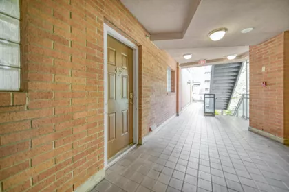 Primary Bathroom Photo of 405 212 Davie Street, Vancouver, BC