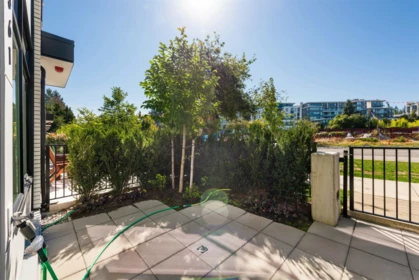 Front Yard Photo of 561 W 29th Avenue, Vancouver, BC