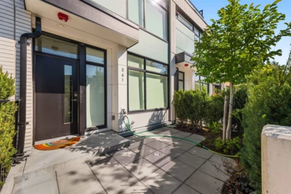 Garden / Landscaping Photo of 561 W 29th Avenue, Vancouver, BC