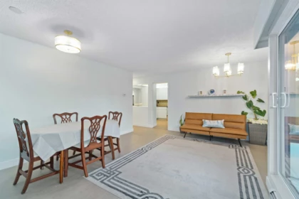 206 1340 Duchess Avenue, West Vancouver, BC